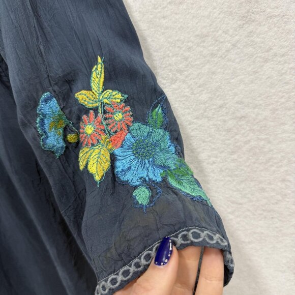 Johnny Was Tunic Shirt Womens Medium Blue Embroidered Floral Boho Peasant Top - Picture 5 of 15